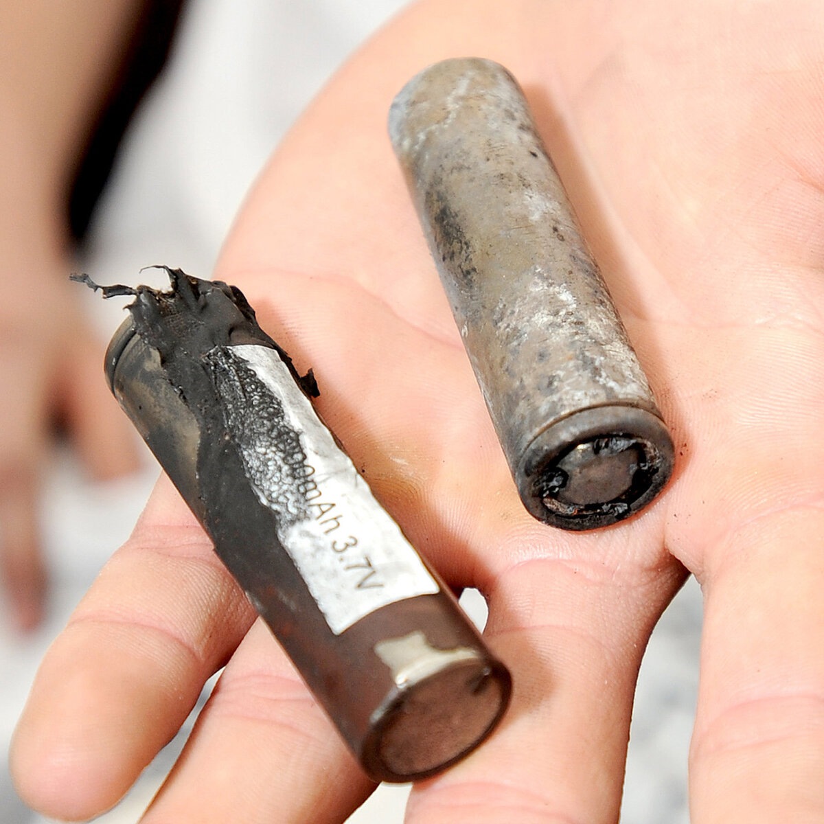 /></span></span></p> <p>&nbsp;</p> <p><span style=